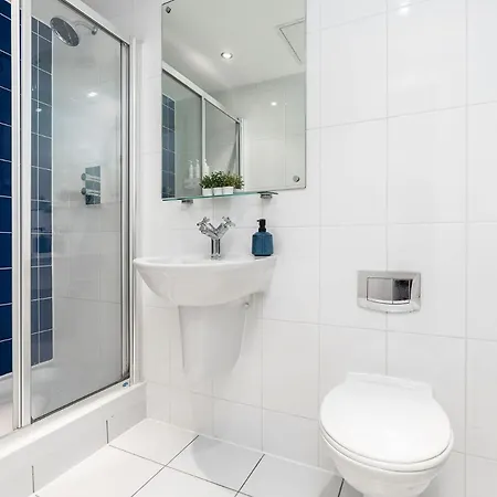 Exclusive - Centre - Free Parking -wifi Netflix- Juliet Balcony * Leeds (West Yorkshire)