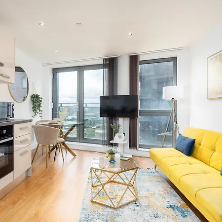 Exclusive - Centre - Free Parking -wifi Netflix- Juliet Balcony