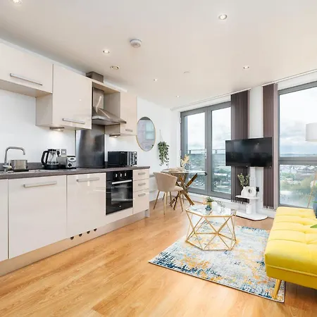 Exclusive - Centre - Free Parking -wifi Netflix- Juliet Balcony * Leeds (West Yorkshire)