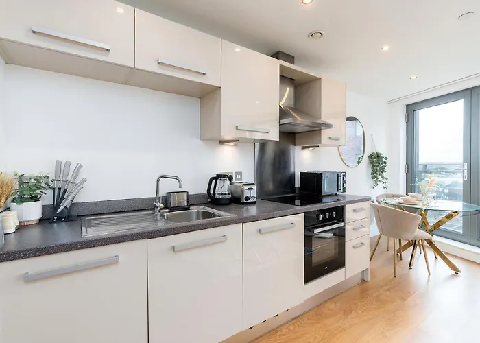 Exclusive - Free Parking -wifi Netflix- Juliet Balcony -fully Equipped For Extended Leeds (West Yorkshire)