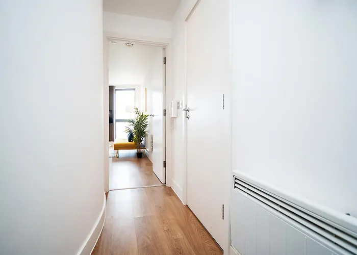 Apartment Exclusive - Free Parking -wifi Netflix- Juliet Balcony -fully Equipped For Extended Leeds (West Yorkshire)