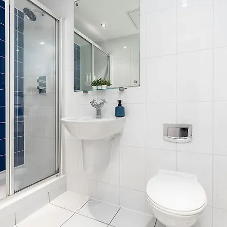 Exclusive - Free Parking -wifi Netflix- Juliet Balcony -fully Equipped For Extended * Leeds (West Yorkshire)