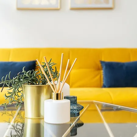 Exclusive - Free Parking -wifi Netflix- Juliet Balcony -fully Equipped For Extended ليدز